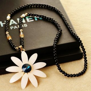 COLLAR CON FLOR