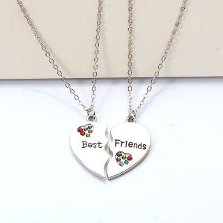Dos cadenas con medio corazón
