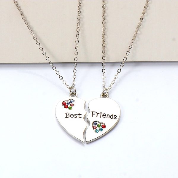 Dos cadenas con medio corazón