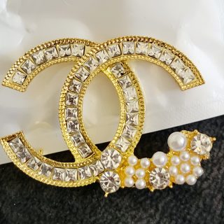 Broche o prendedor CC
