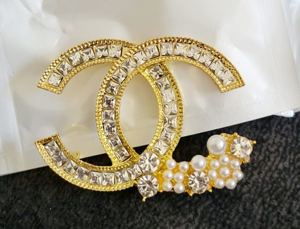 Broche o prendedor CC