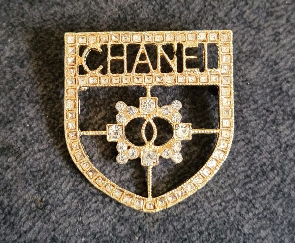 Broche o prendedor CC