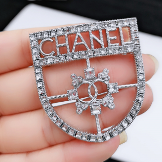 Broche/ prendedor CC