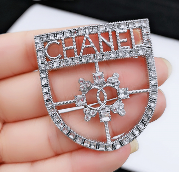 Broche/ prendedor CC