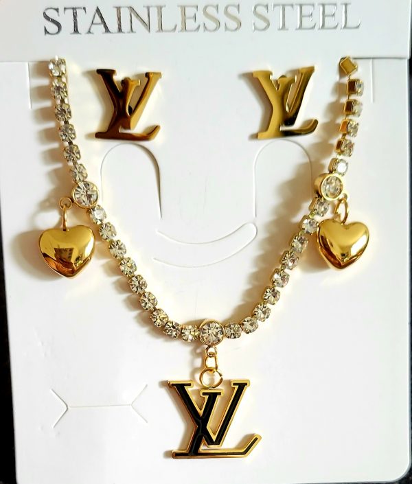 Juego LV con corazones y brillantes