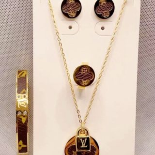Juego con pulsera LV