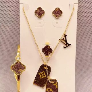 Juego con pulsera LV