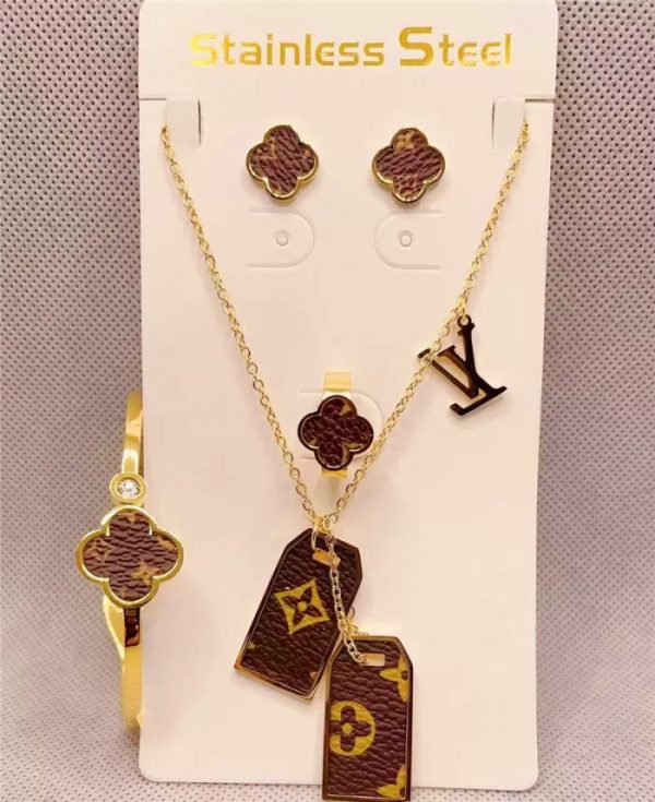 Juego con pulsera LV