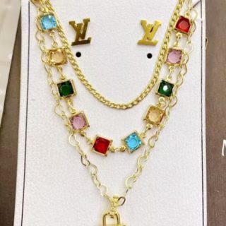 Juego collar tres caídas y arete LV