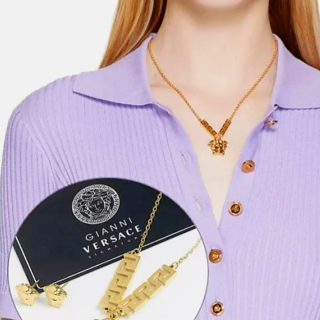 Juego collar y arete V-ersace