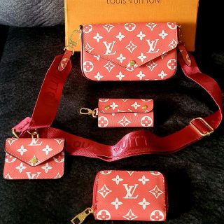 Boldo 4 piezas con caja LV