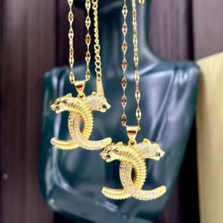 Cadena con dije Cha-nel