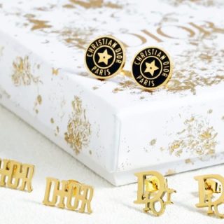 Juego de aretes D-ior