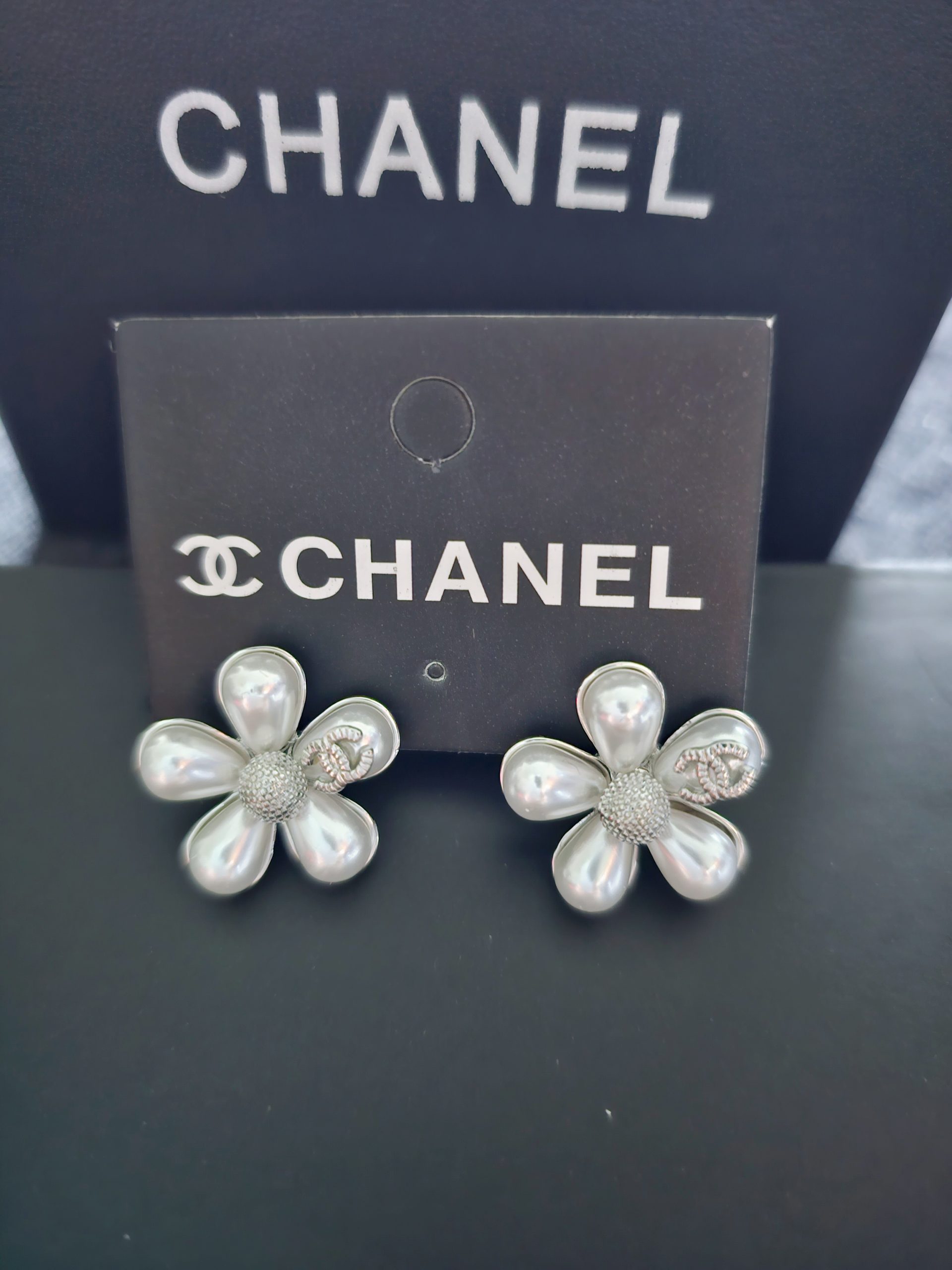 Arete chanel
