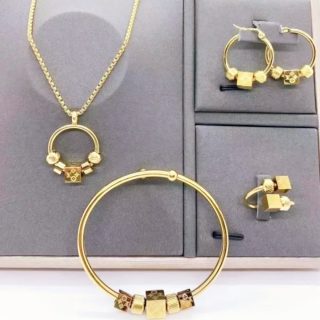Juego con pulsera LV