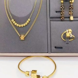 Juego LV con pulsera