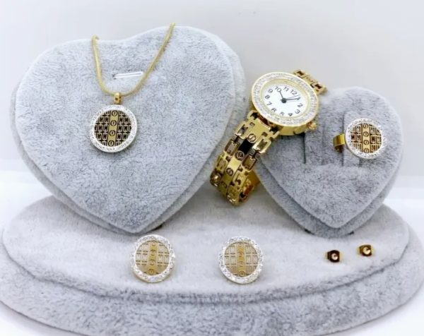 Juego con reloj C-artier